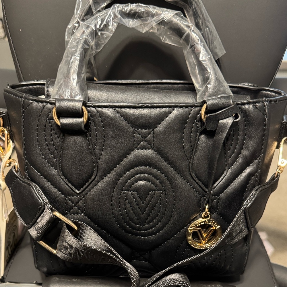 Elegant Black Quilted Handbag